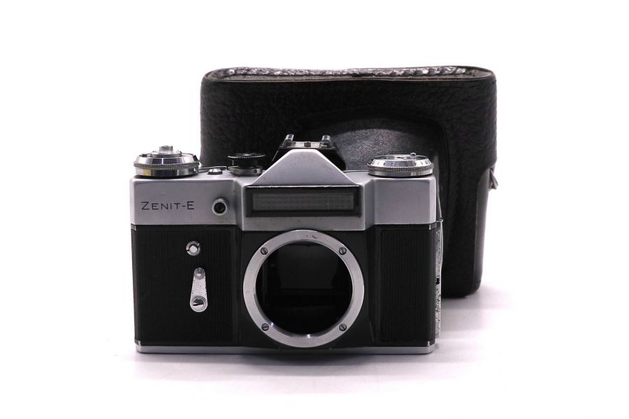 Советский зеркальный фотоаппарат Зенит-Е Body