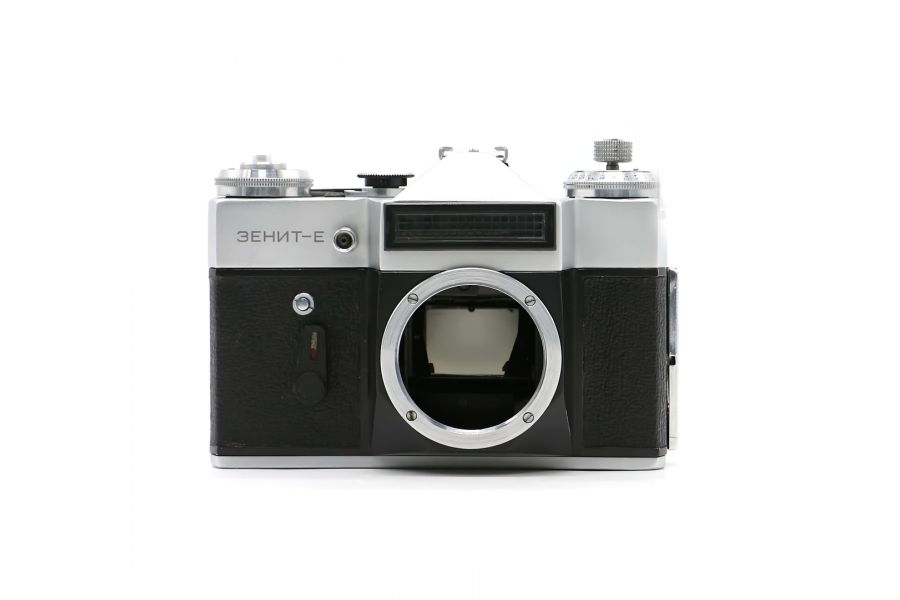 Советский зеркальный фотоаппарат Зенит-Е Body