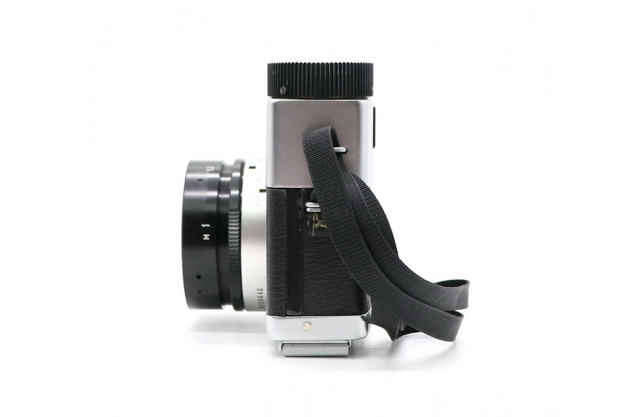 Советский аналоговый фотоаппарат Ломо 135M