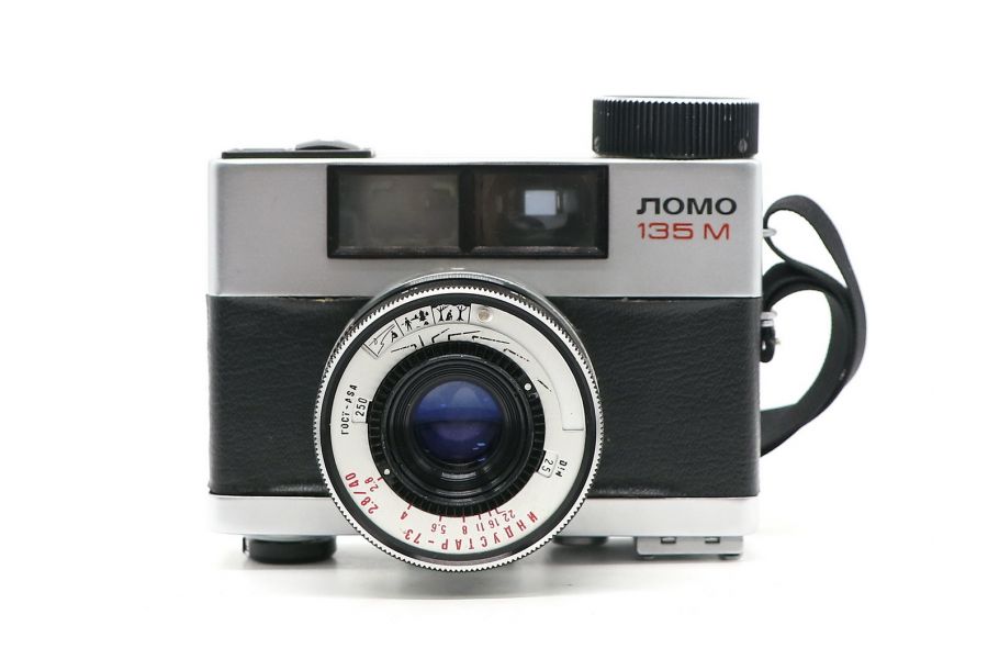 Советский аналоговый фотоаппарат Ломо 135M