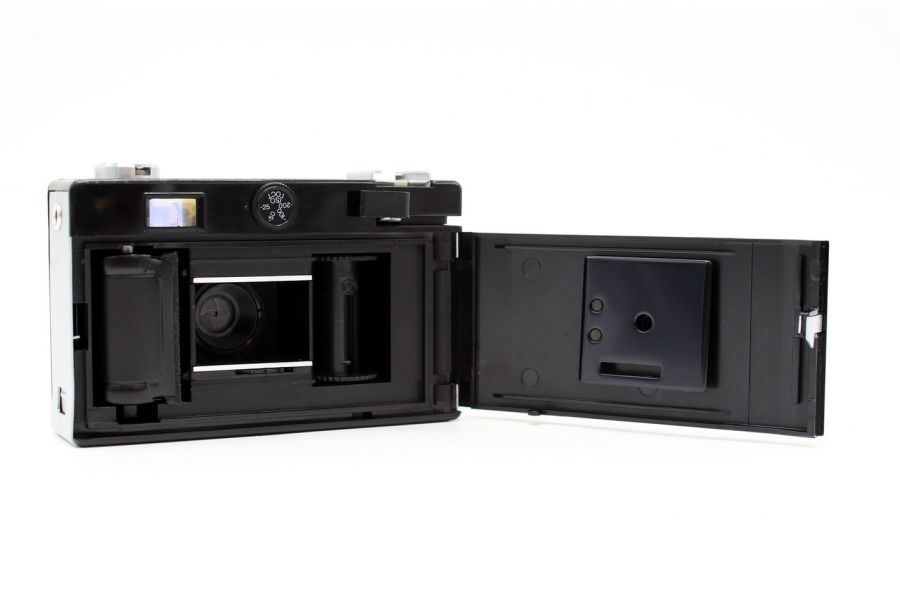 Шкальный советский малоформатный фотоаппарат Вилия