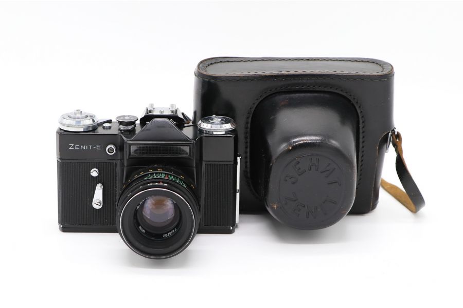 Фотоаппарат зеркальный Зенит-Е черный (СССР, 1975)