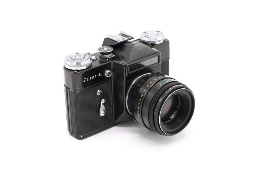 Фотоаппарат зеркальный Зенит-Е черный (СССР, 1975)