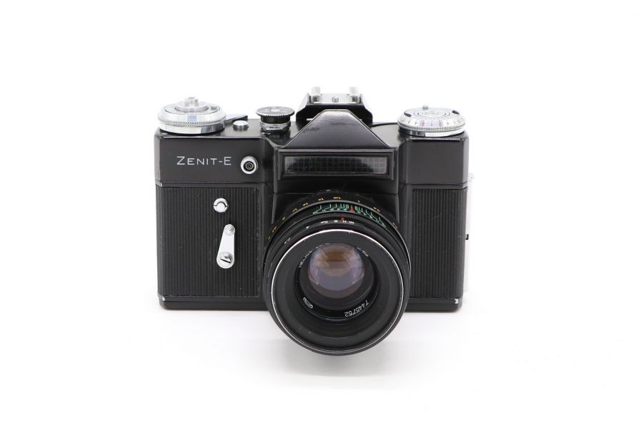 Фотоаппарат зеркальный Зенит-Е черный (СССР, 1975)
