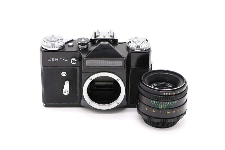 Фотоаппарат зеркальный Зенит-Е черный (СССР, 1975)
