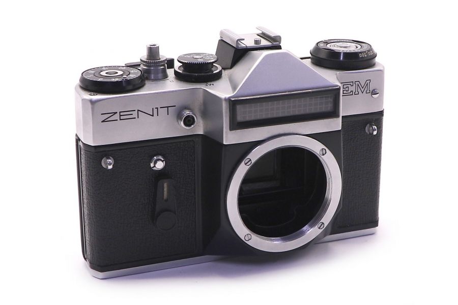 Фотокамера зеркальная Зенит-ЕМ body silver (СССР)