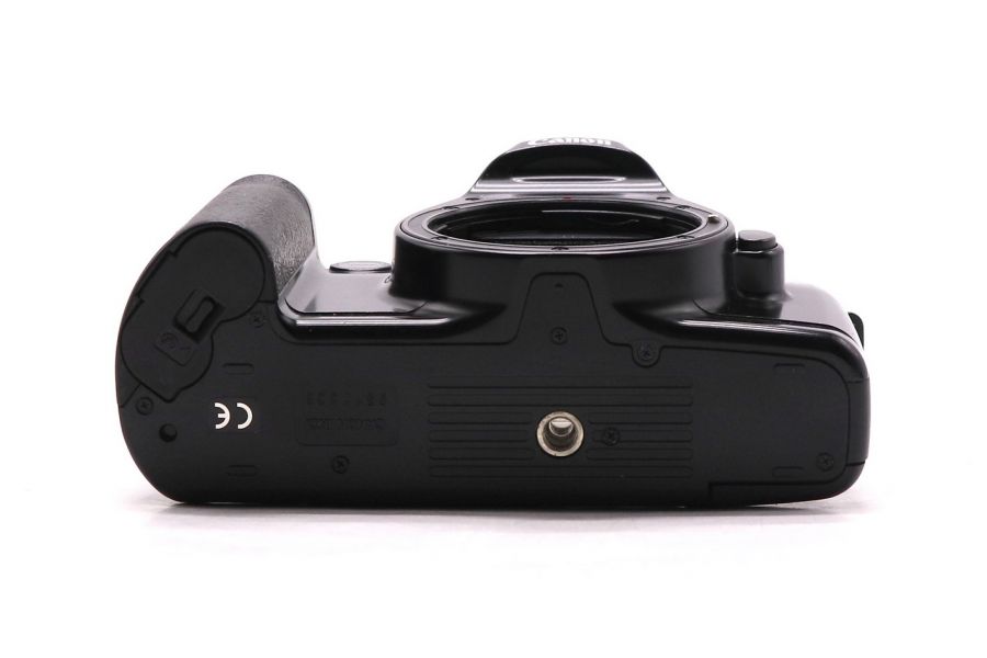 Пленочный зеркальный фотоаппарат Canon EOS 500 body