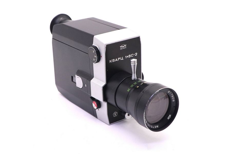 Узкоплёночная кинокамера Кварц 8С-2 в упаковке