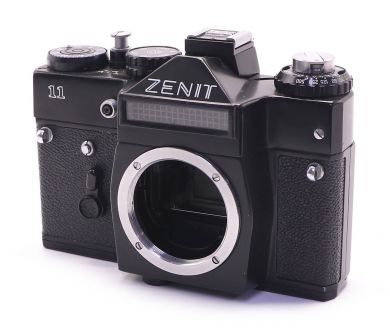 Советский малоформатный фотоаппарат Зенит 11 body