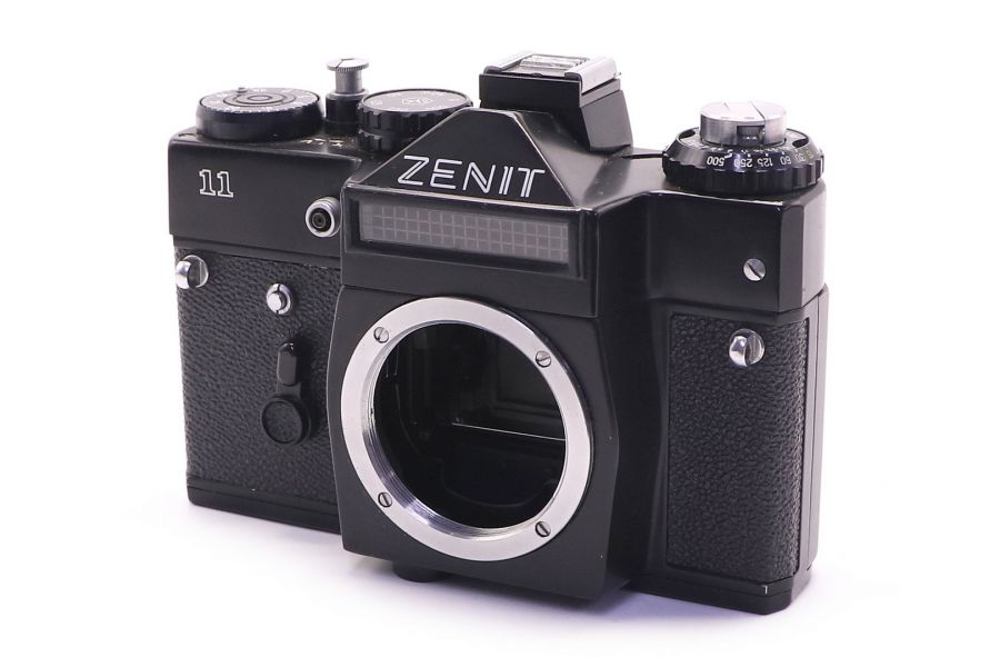 Советский малоформатный фотоаппарат Зенит 11 body