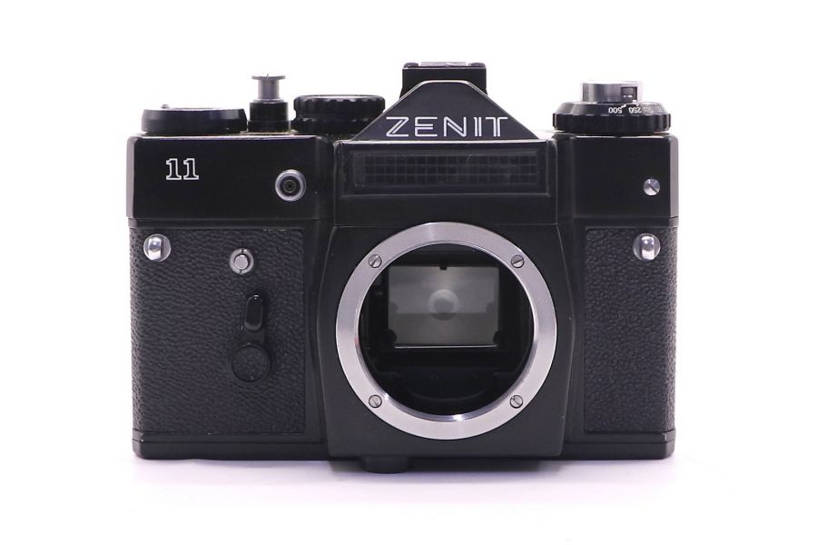 Советский малоформатный фотоаппарат Зенит 11 body