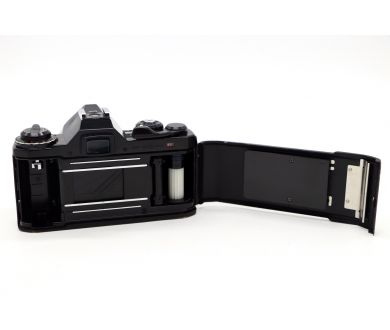 Зеркальный фотоаппарат Pentax ME black kit