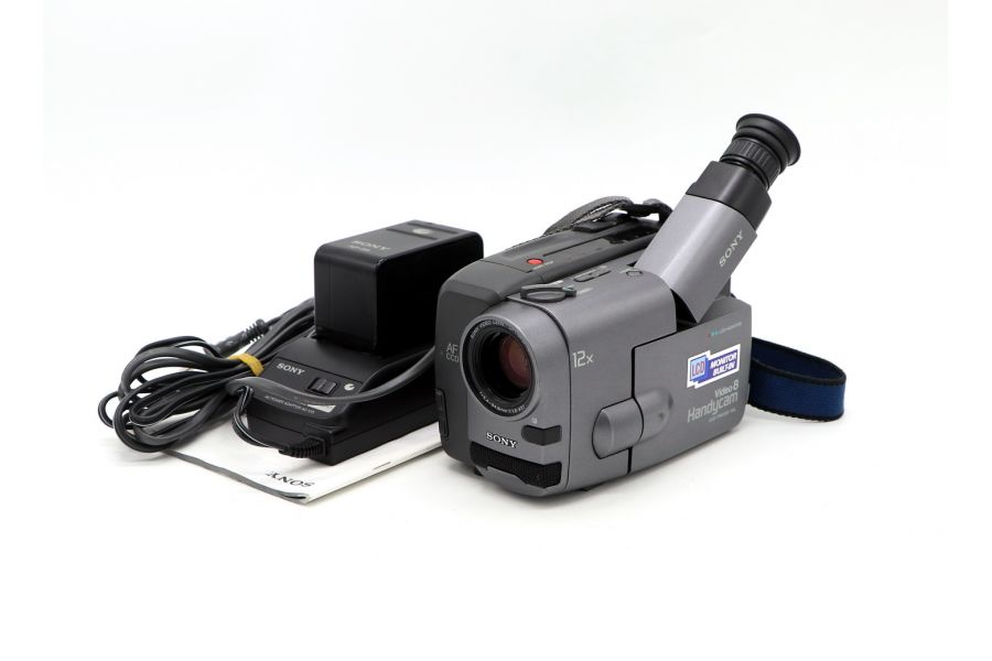 Видеокамера аналоговая Sony CCD-TRV30E Handycam