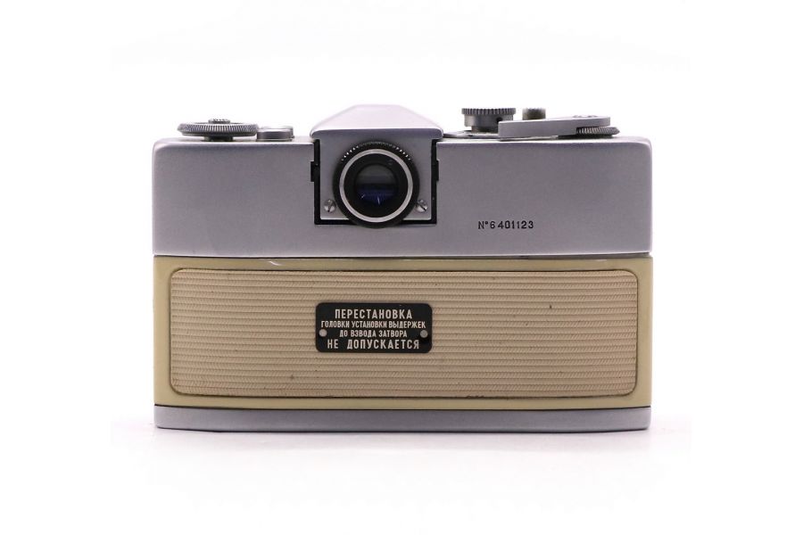 Советская зеркальная фотокамера Нарцисс в упаковке