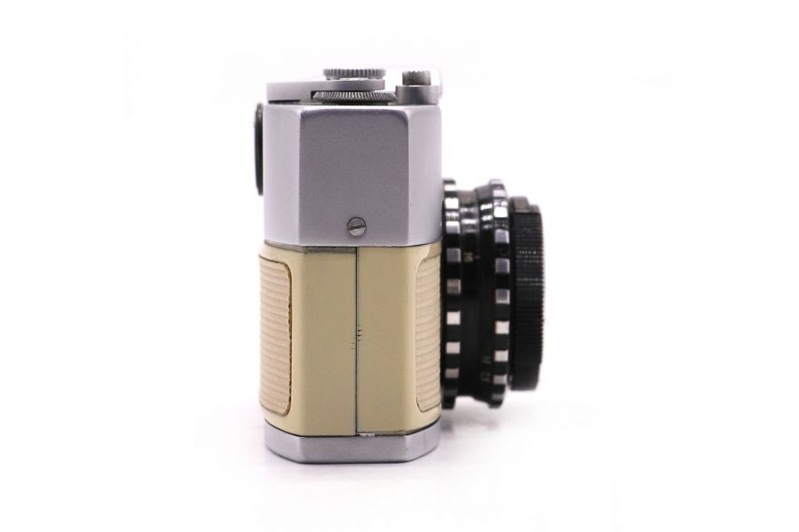Советская зеркальная фотокамера Нарцисс в упаковке