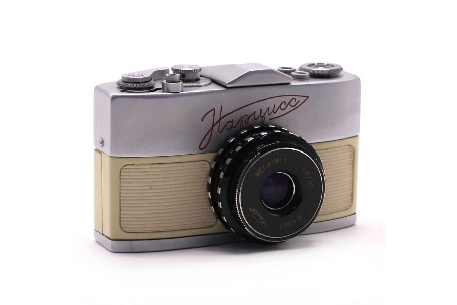 Советская зеркальная фотокамера Нарцисс в упаковке