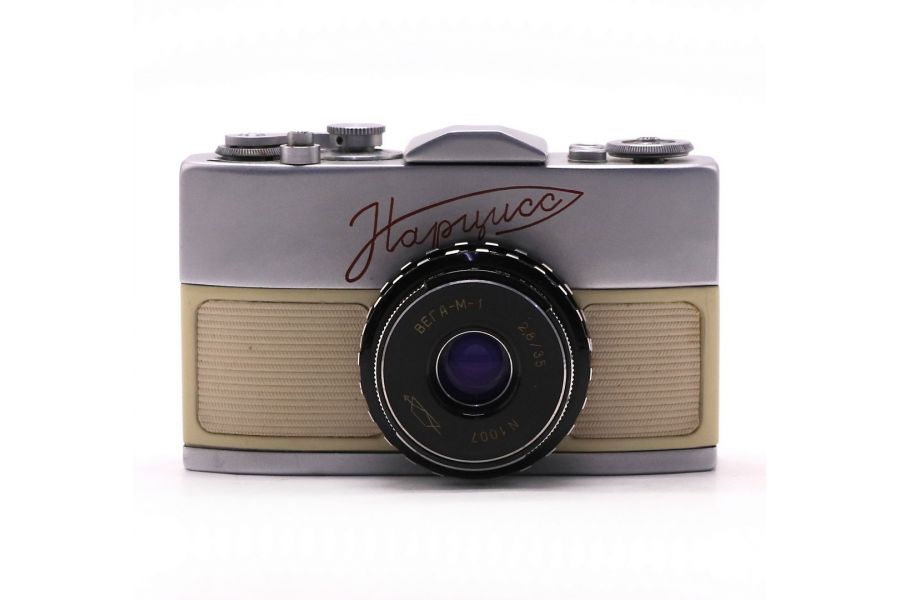 Советская зеркальная фотокамера Нарцисс в упаковке