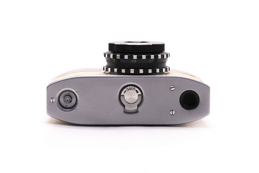 Советская зеркальная фотокамера Нарцисс в упаковке