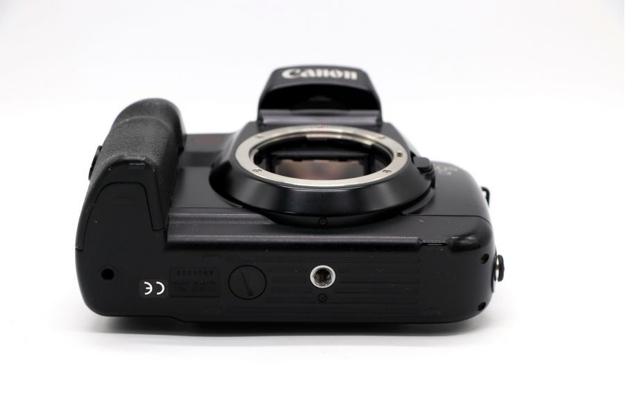 Малоформатный фотоаппарат Canon EOS 5 body