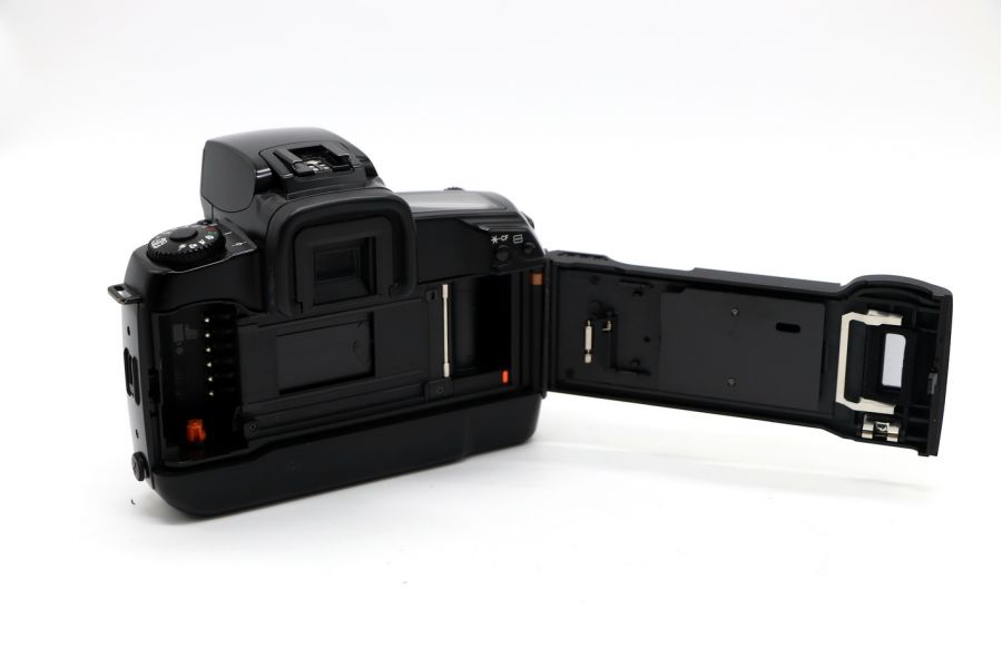 Малоформатный фотоаппарат Canon EOS 5 body