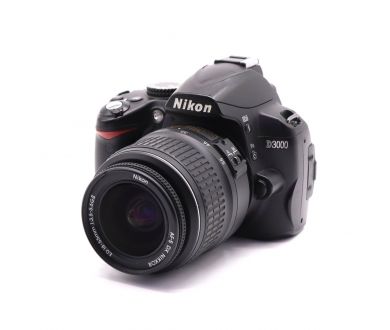 Фотокамера Nikon D3000 kit (пробег 12150 кадров)
