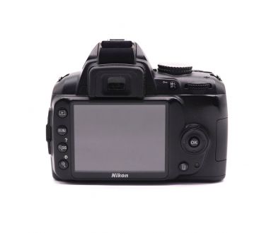 Фотокамера Nikon D3000 kit (пробег 12150 кадров)