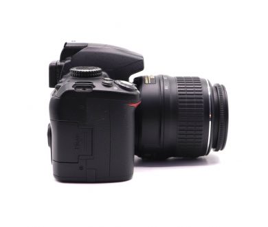 Фотокамера Nikon D3000 kit (пробег 12150 кадров)