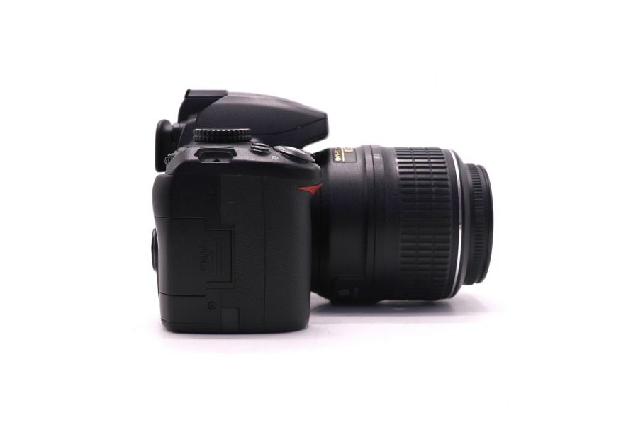 Фотокамера Nikon D3000 kit (пробег 13360 кадров)