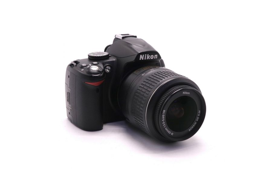 Фотокамера Nikon D3000 kit (пробег 13360 кадров)