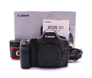 Зеркальный фотоаппарат Canon EOS 5D body в упаковке
