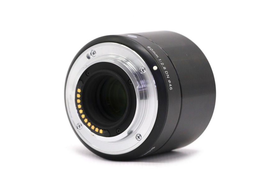 Sigma AF 60mm f/2.8 DN Micro 4/3 в упаковке