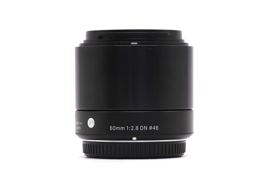 Sigma AF 60mm f/2.8 DN Micro 4/3 в упаковке