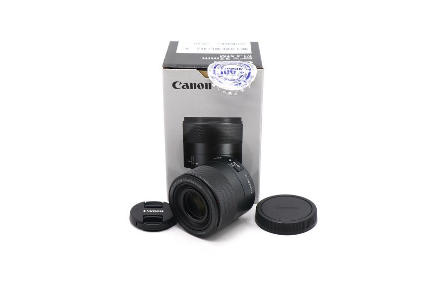 Объектив Canon EF-M 32mm f/1.4 STM в упаковке