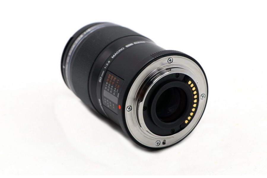 Olympus M.Zuiko Digital 60mm f/2.8 ED Macro MSC в упаковке