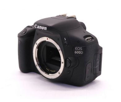 Камера Canon EOS 600D body (пробег 4300 кадров)