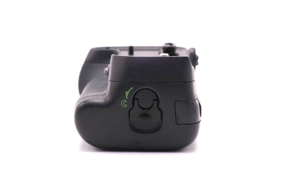 Батарейная ручка Nikon MB-D12