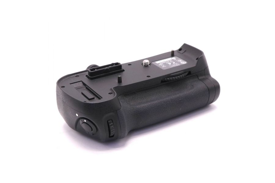 Батарейная ручка Nikon MB-D12