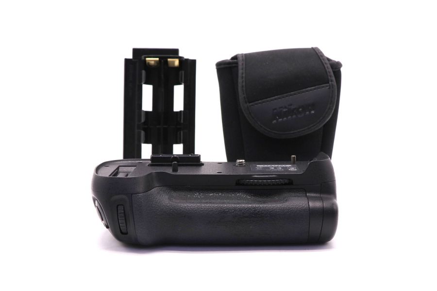 Батарейная ручка Nikon MB-D12