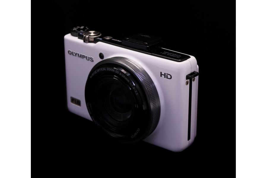Цифровой компактный фотоаппарат Olympus XZ-1