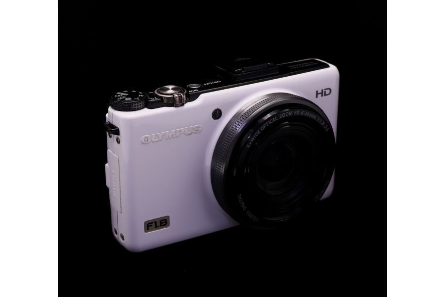 Цифровой компактный фотоаппарат Olympus XZ-1