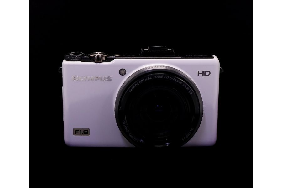 Цифровой компактный фотоаппарат Olympus XZ-1