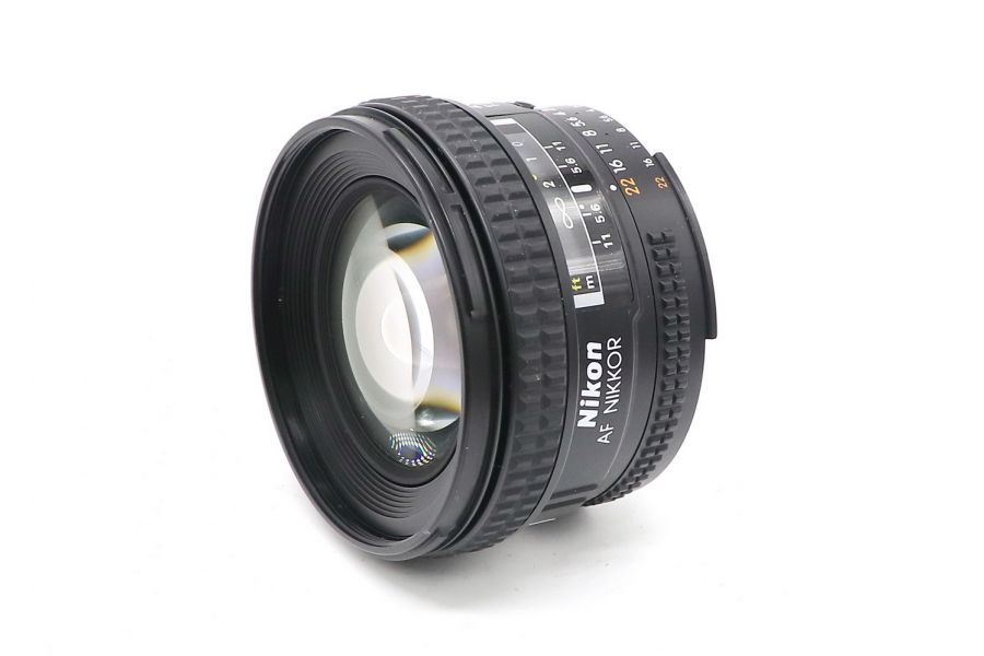 Компактный объектив Nikon 20mm f/2.8D Nikkor