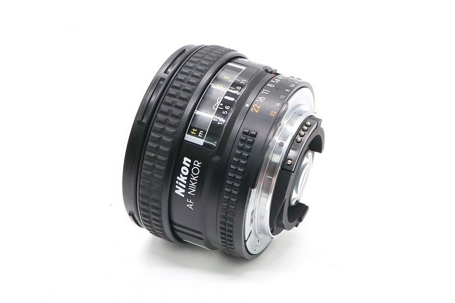 Компактный объектив Nikon 20mm f/2.8D Nikkor