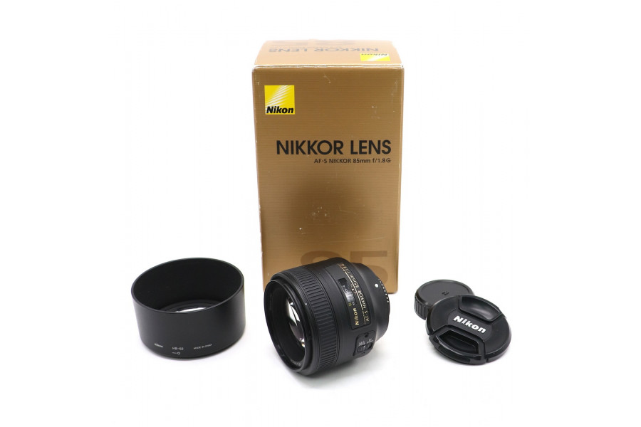 Объектив Nikon 85mm f/1.8G AF-S Nikkor в упаковке