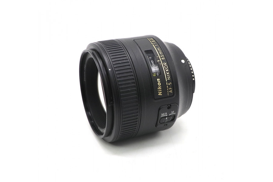 Объектив Nikon 85mm f/1.8G AF-S Nikkor в упаковке