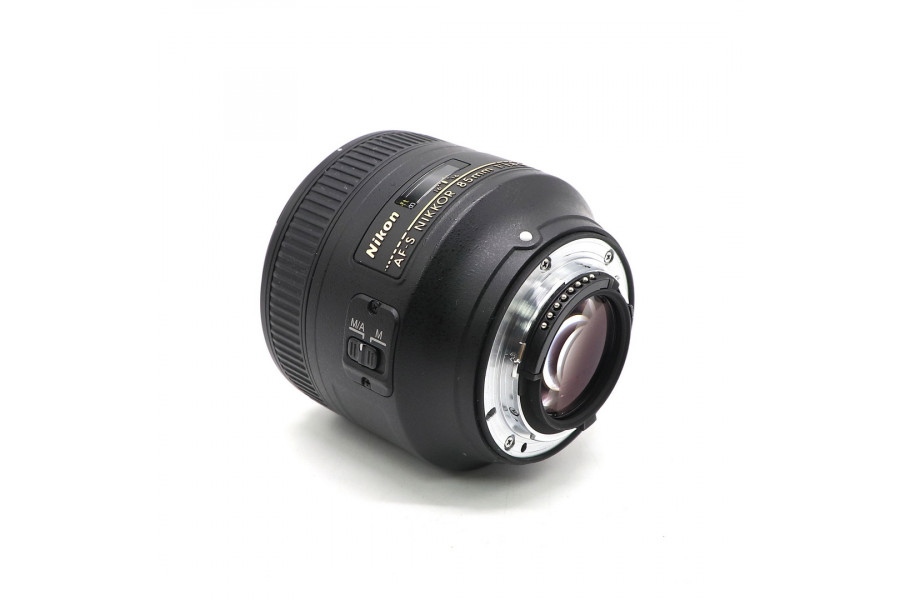 Объектив Nikon 85mm f/1.8G AF-S Nikkor в упаковке