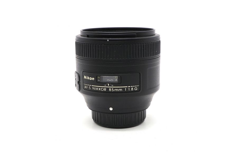 Объектив Nikon 85mm f/1.8G AF-S Nikkor в упаковке