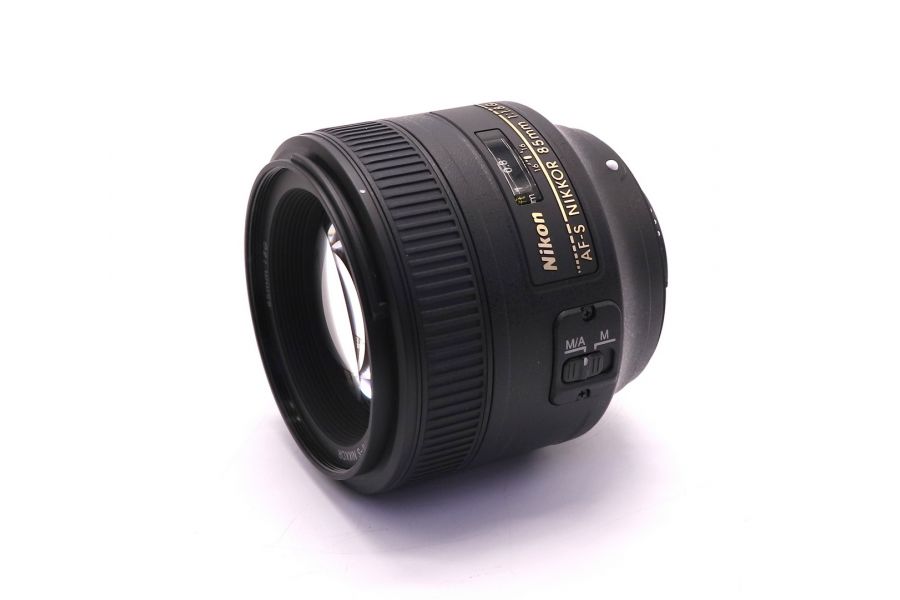 Объектив Nikon 85mm f/1.8G AF-S Nikkor в упаковке