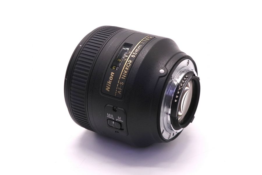 Объектив Nikon 85mm f/1.8G AF-S Nikkor в упаковке