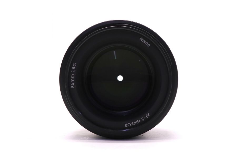 Объектив Nikon 85mm f/1.8G AF-S Nikkor в упаковке